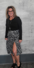 Load image into Gallery viewer, Black &amp; White Print Skirt
