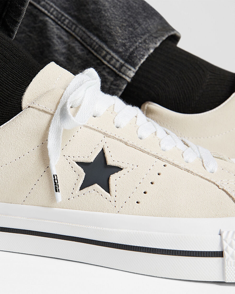 Unisex Suede Skate Low-Top Shoe - Egret/White/Black