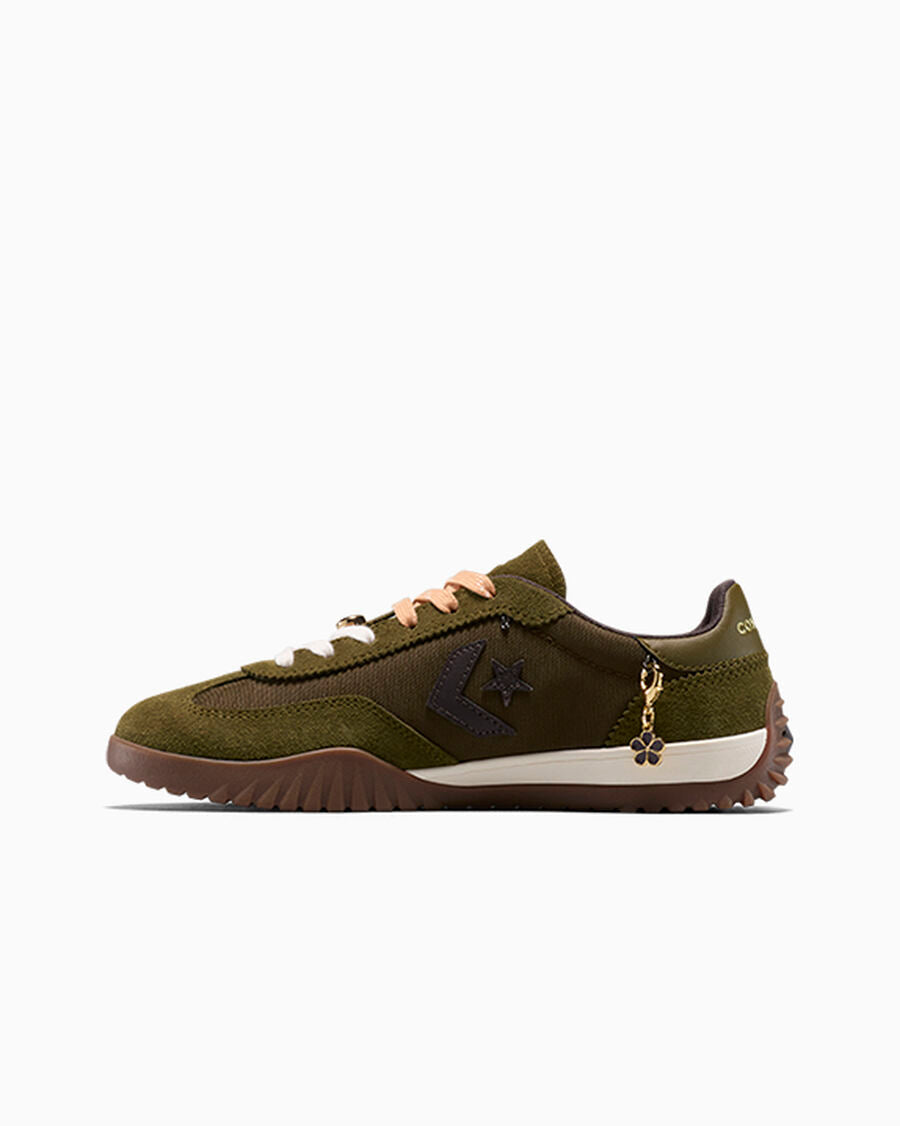 Charm-Detail Low Top Sneaker