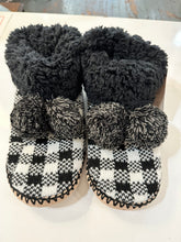 Load image into Gallery viewer, BLACK AND WHITE PLAID PREMIUM SLIPPER SOCKS
