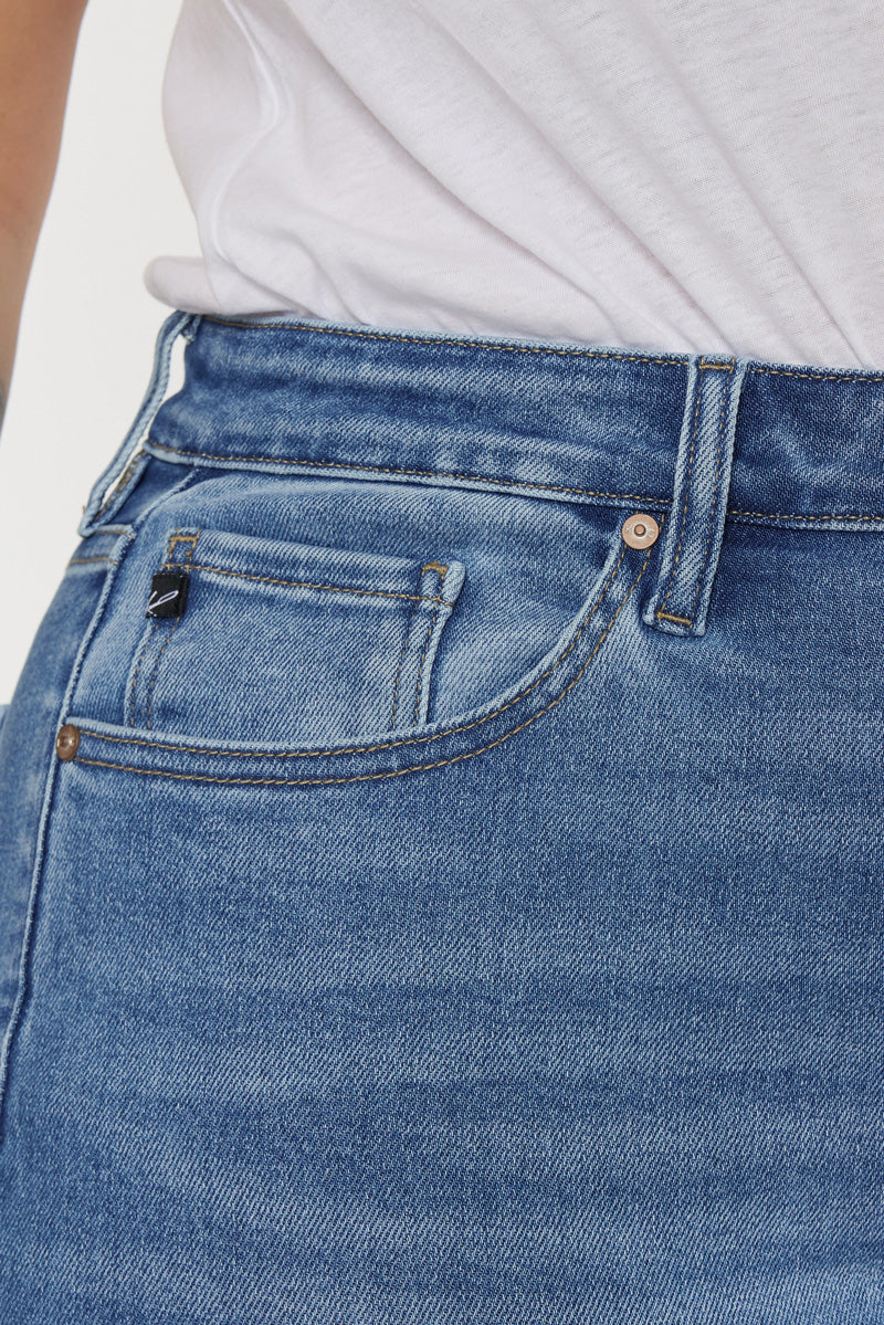 Women's Plus Size High Rise Slim Straight Jeans - Alannah
