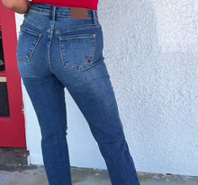 Load image into Gallery viewer, JUDY BLUE QUEEN OF HEARTS BOYFRIEND JEANS
