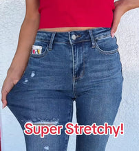 Load image into Gallery viewer, JUDY BLUE QUEEN OF HEARTS BOYFRIEND JEANS
