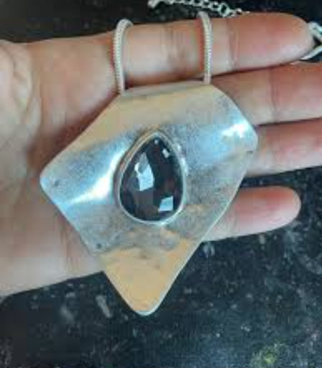 BEAUTIFUL PENDENT WITH CHUNKY CHAIN