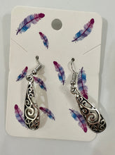 Load image into Gallery viewer, SILVER DANGLE EARRINGS
