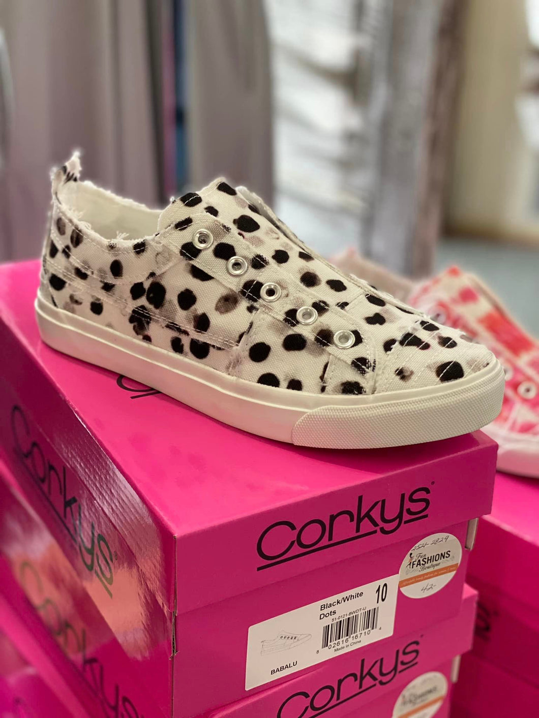 Corky's Babalu Black White Dots